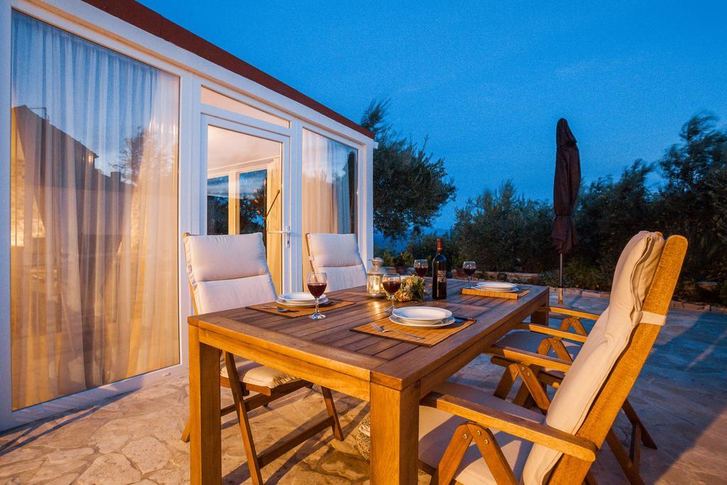 Holiday Home Zlatni San - Private Heated Pool Bol Ruang foto