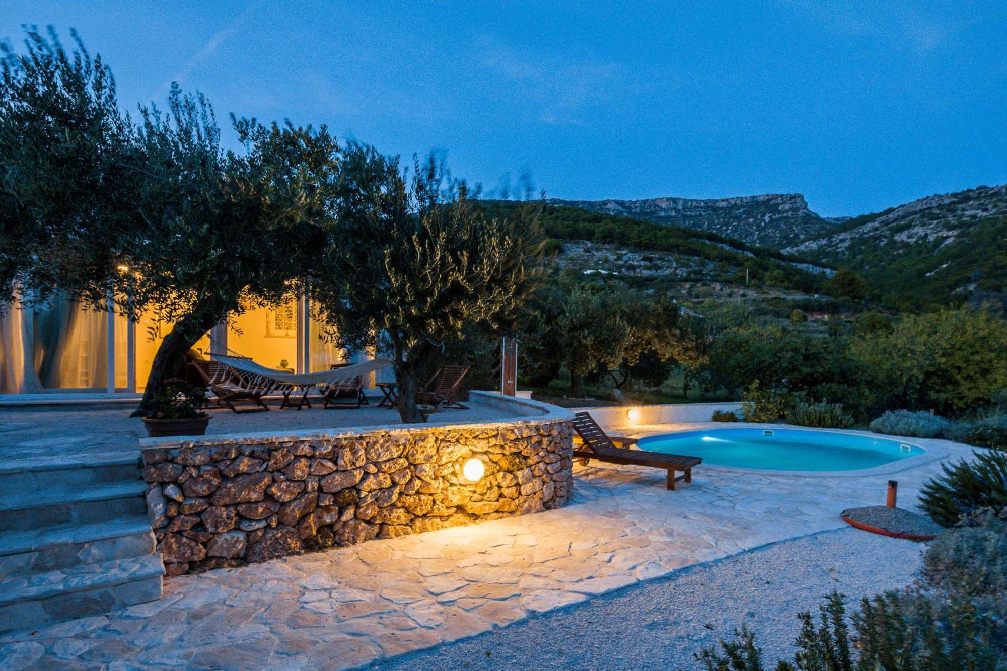 Holiday Home Zlatni San - Private Heated Pool Bol Bagian luar foto