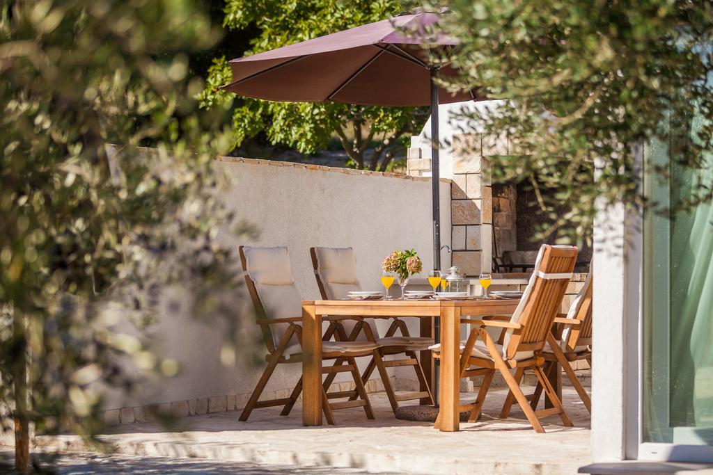 Holiday Home Zlatni San - Private Heated Pool Bol Ruang foto