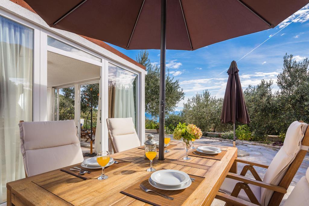 Holiday Home Zlatni San - Private Heated Pool Bol Ruang foto