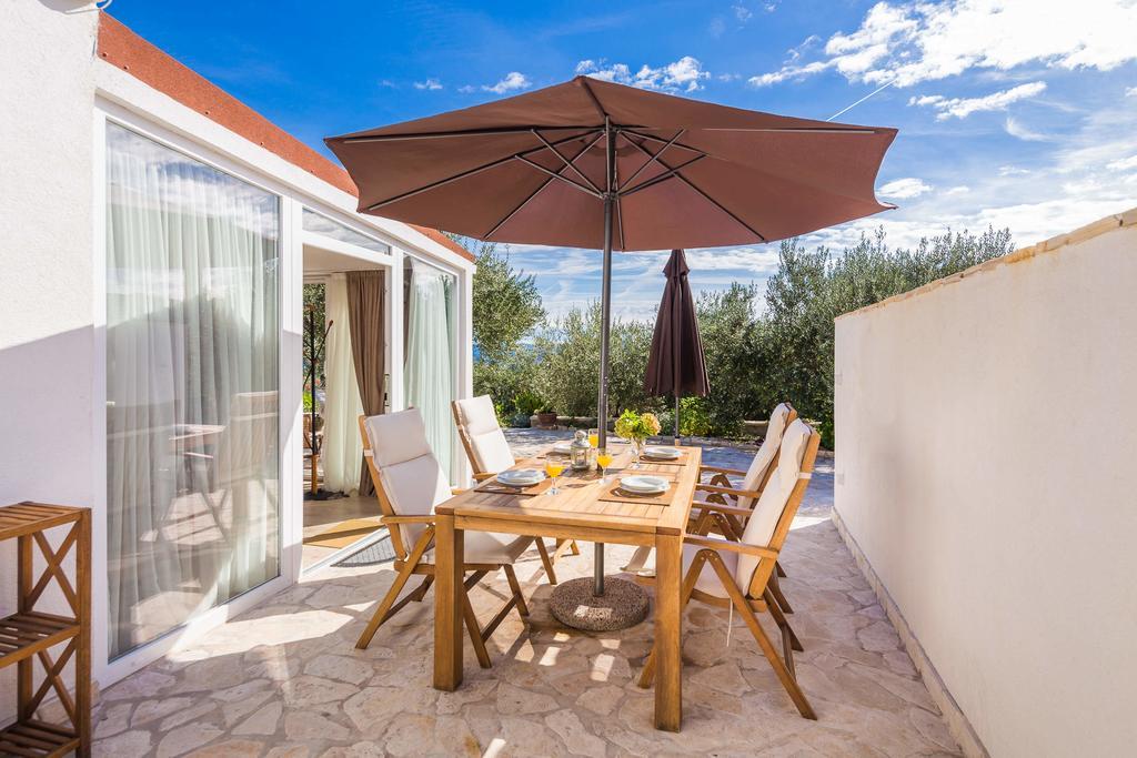 Holiday Home Zlatni San - Private Heated Pool Bol Ruang foto