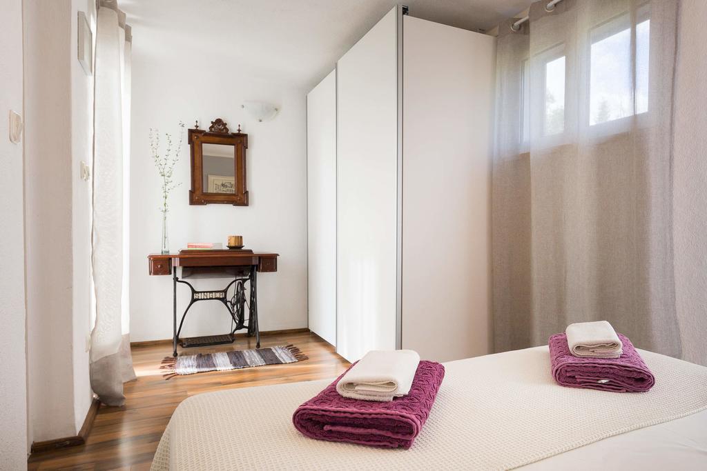 Holiday Home Zlatni San - Private Heated Pool Bol Ruang foto